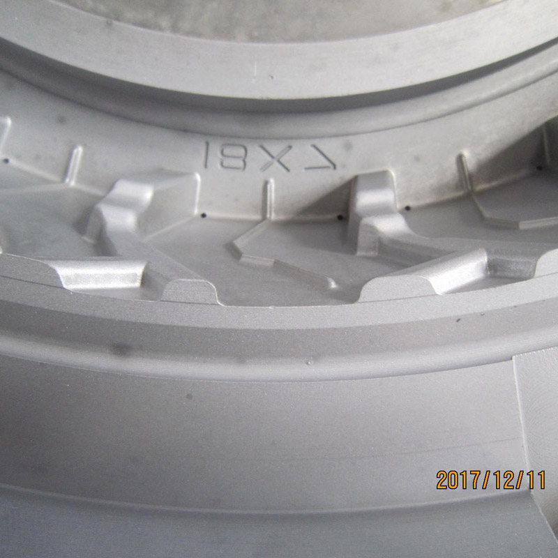 18x7 الاطارات الصلبة العفن