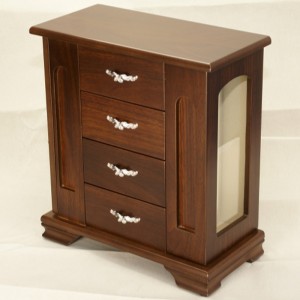 مربع المجوهرات الكلاسيكية