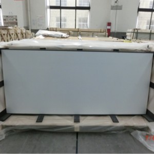 مرآة فضية مع فيلم السلامة