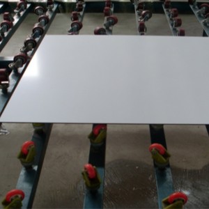 مرآة فضية مع فيلم السلامة