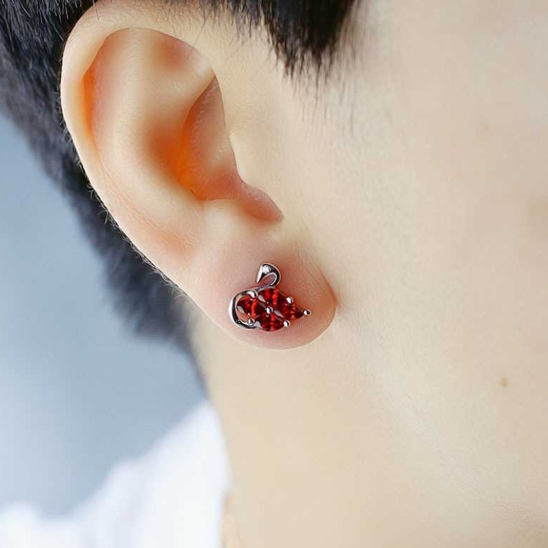 بجعة الأذن الصغيرة مسمار 925 الفضة مطعمة الأذن مسمار المجوهرات الفضية Baitao الفردية