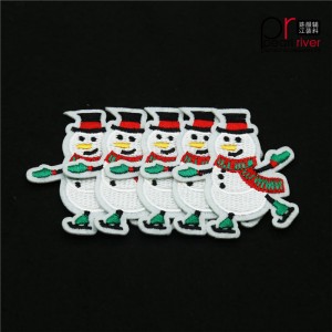 ثلج عيد الميلاد مع الدعاوى الخضراء المطرزة التصحيح