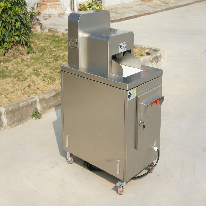 تستخدم آلات قطع الدواجن في صناعة المطاعم في الصين