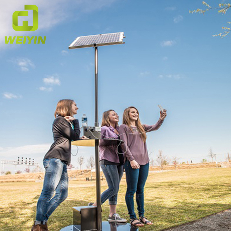 محطة شحن الهاتف المحمول للطاقة الشمسية في الهواء الطلق للمدينة الذكية