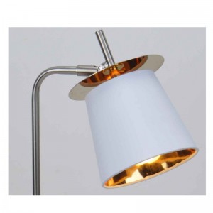 مصباح طاولة بغطاء قماش وورقة زينة