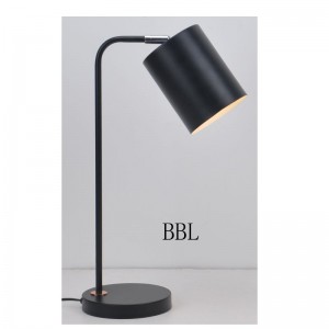 مصباح طاولة مع غطاء معدني وضبط وظيفة الظل
