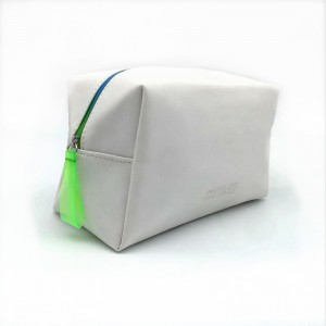 بو حقيبة مستحضرات التجميل