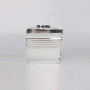 أبيض أنيق مع مجموعة الحمام الزجاج الخط الفضي