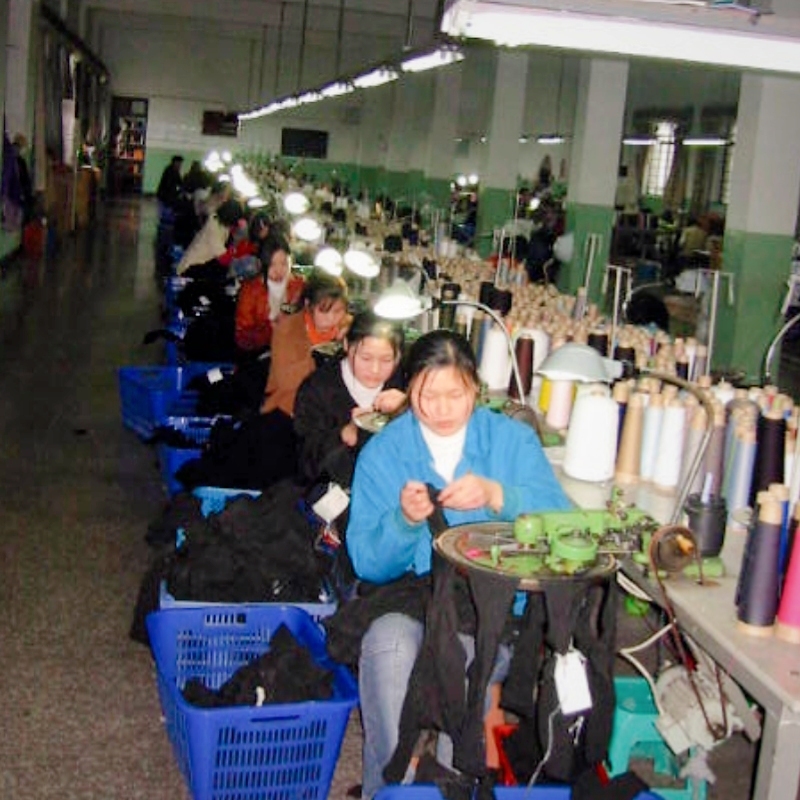 خارج المصنع