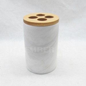 رخام أبيض مع طقم اكسسوارات الحمام من الخشب