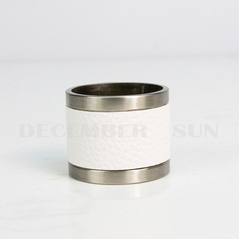 جميل لون المعدن وخاتم منديل من الجلد