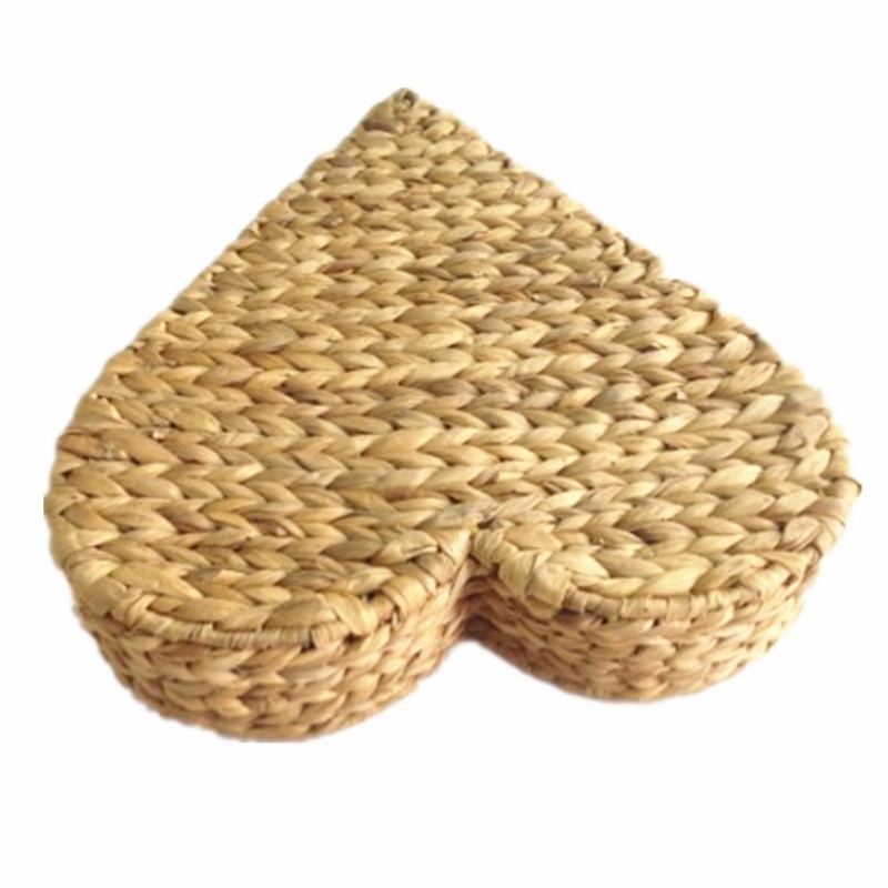 سلة صفير الماء على شكل قلب