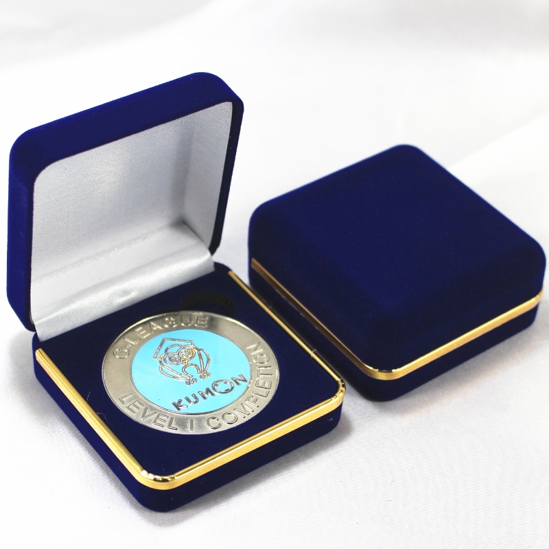 المشروع D-17 التعميم المخمل مربع للاستخدام الأكاديمي ، عملات معدنية وشاراتالأشعة تحت الحمراء اللون