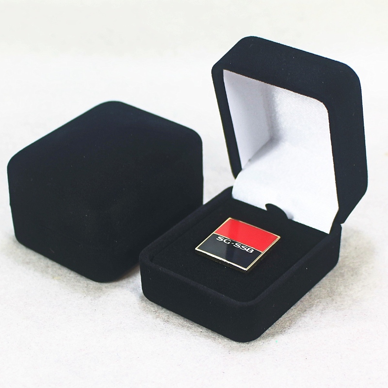 البند F-20 علبة دائرية مخملية الشكل للحلقة أو الشارة أو العملة المعدنية ، مم. 45 * 55 * 38 ، أوزان حوالي 32 جرام