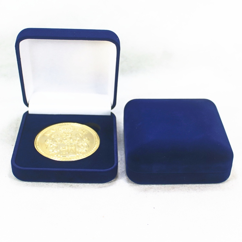 السلعة F-80 علبة دائرية مخملية الشكل للعملات المعدنية ، شارة وسوار ، إلخ. 90 * 95 * 38 ، أوزان حوالي 86 جرام