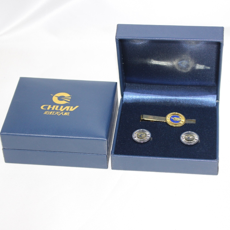 البند V-09 علبة ورق مستطيل جلدي لعملة 50-60 مم ، وأزرار أكمام ، ومشبك ربطة عنق ، وشارة ، وما إلى ذلك. 98 * 84 * 38 ، أوزان حوالي 105 جرام