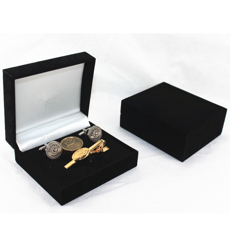 البند V-09 علبة ورق مستطيل جلدي لعملة 50-60 مم ، وأزرار أكمام ، ومشبك ربطة عنق ، وشارة ، وما إلى ذلك. 98 * 84 * 38 ، أوزان حوالي 105 جرام