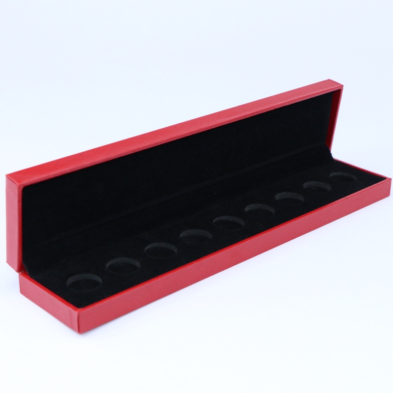 البند V-11 صندوق ورق جلدي مستطيل للعملة 210 * 35 مم ، شارة وقلادة ، إلخ. مم. 240 * 52 * 30 ، أوزان حوالي 130 جم