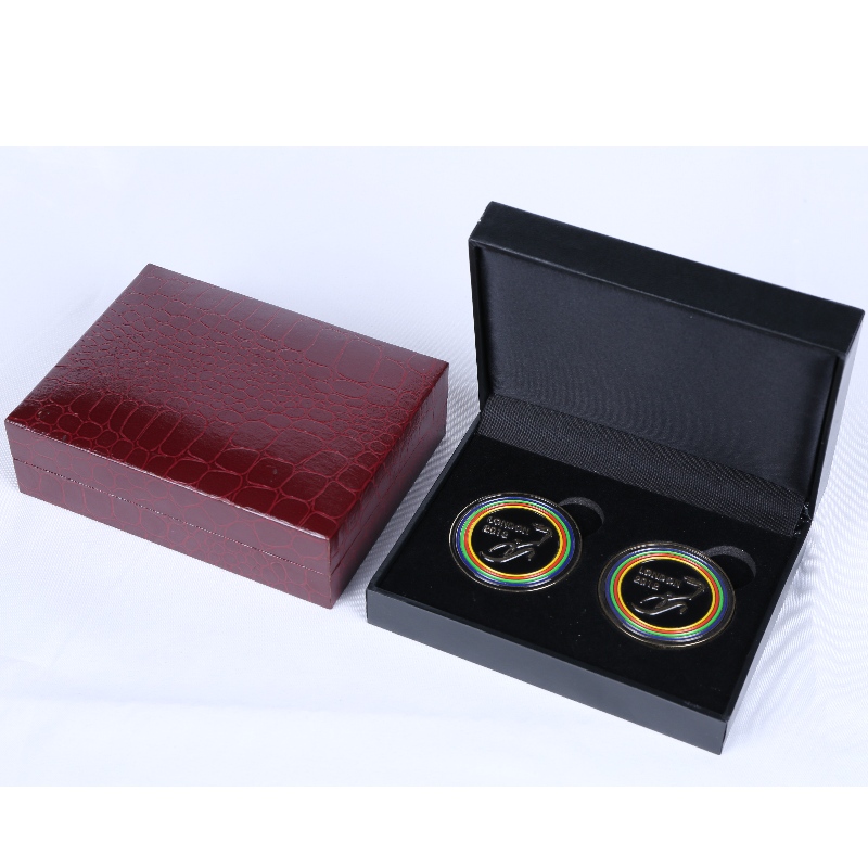 البند الخامس 18 القطع النقدية المزدوجة أو 60-x100 ملليمتر ميدالية وشارة الخ120.x90 40 والوزن 135g