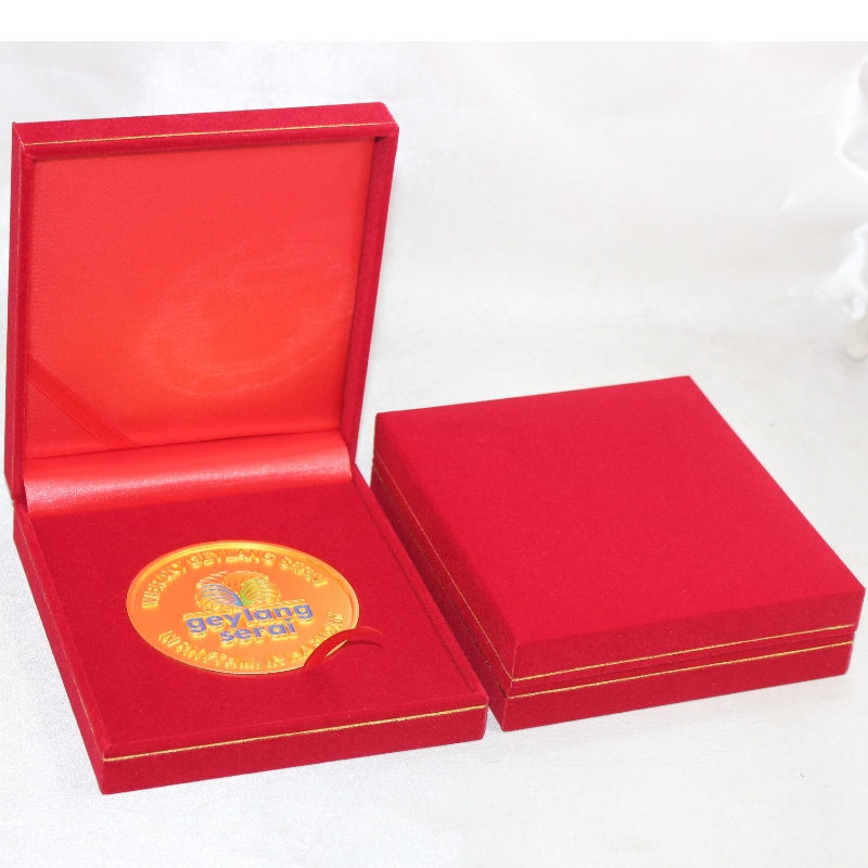 البند V-19 مربع بو الجلود مربع لعملة 90 * 90 مم ، ميدالية وشارة ، وما إلى ذلك مم. 110 * 125 * 33 ، أوزان حوالي 140 جرام