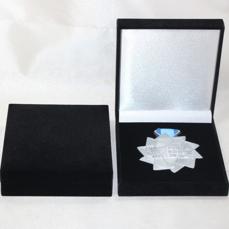 البند V-19 مربع بو الجلود مربع لعملة 90 * 90 مم ، ميدالية وشارة ، وما إلى ذلك مم. 110 * 125 * 33 ، أوزان حوالي 140 جرام