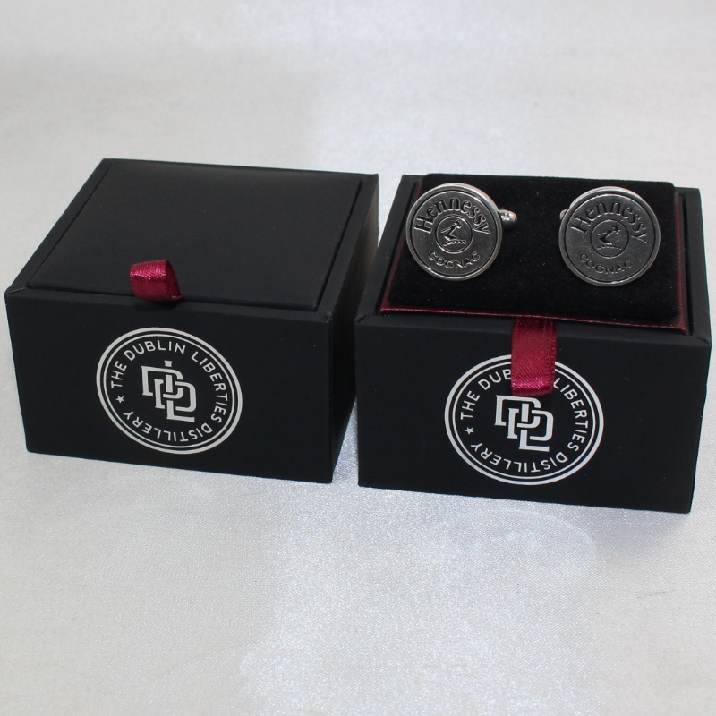 البند V-20S مربع بو الجلود مربع لأزرار الأكمام ، وما إلى ذلك مم. 65 * 65 * 38 ، أوزان حوالي 62 جرام