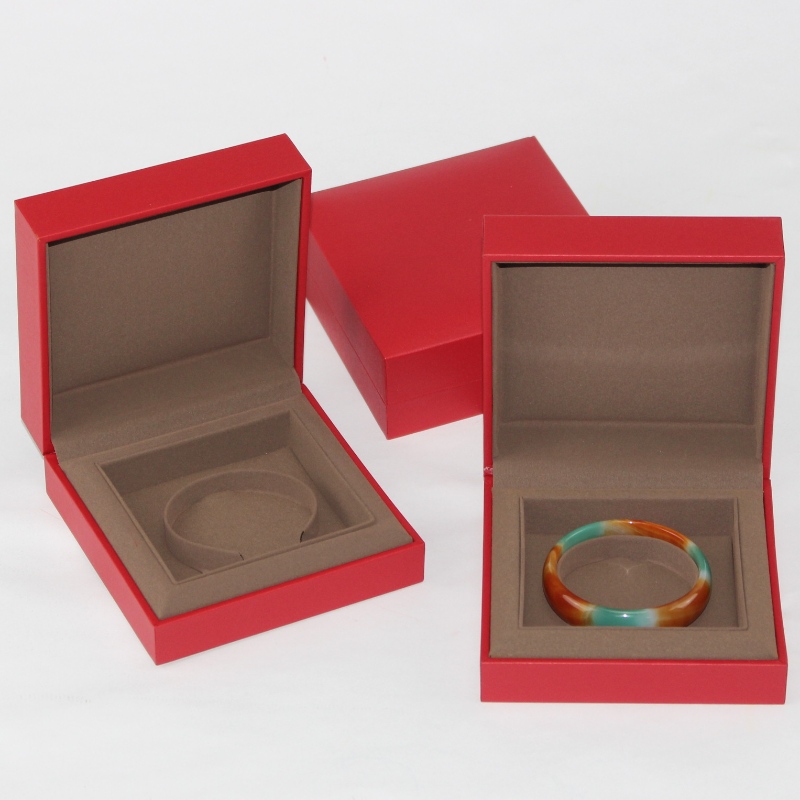 غرامة مجوهرات مربع التعبئة والتغليف المخصصة عالية الجودة والمجوهرات سوار الأحمر مربع ، رغوة إسفنجية ، حجم 115