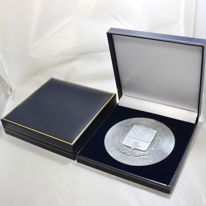 بو الجلود مربع ، يمكن أن تكون معبأة مع 120mm عملات معدنية متعددة ، والميداليات والشعارات الخ