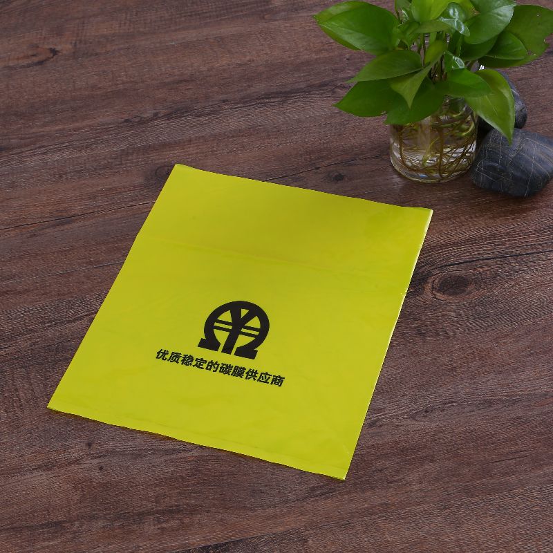 يكون مدون ، لعب ألعاب الفيديو ، يعيش مع السلع الصينية لتشجيع الشباب على محاولة عمل غير تقليدي