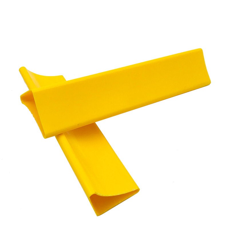 جامدة مقذوف PVC البلاستيك قطاع الأنابيب طبقة دعم قطاع الملف الشخصي مثلث PVC لدعم درج مجلس الوزراء