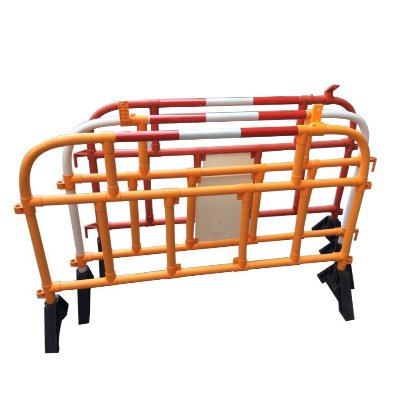 حاجز للمشاة للحفلات الموسيقية والأحداث الرياضية والاستعراضات حاجز بلاستيكي PVC لوقوف السيارات حاجز طريق السيارة