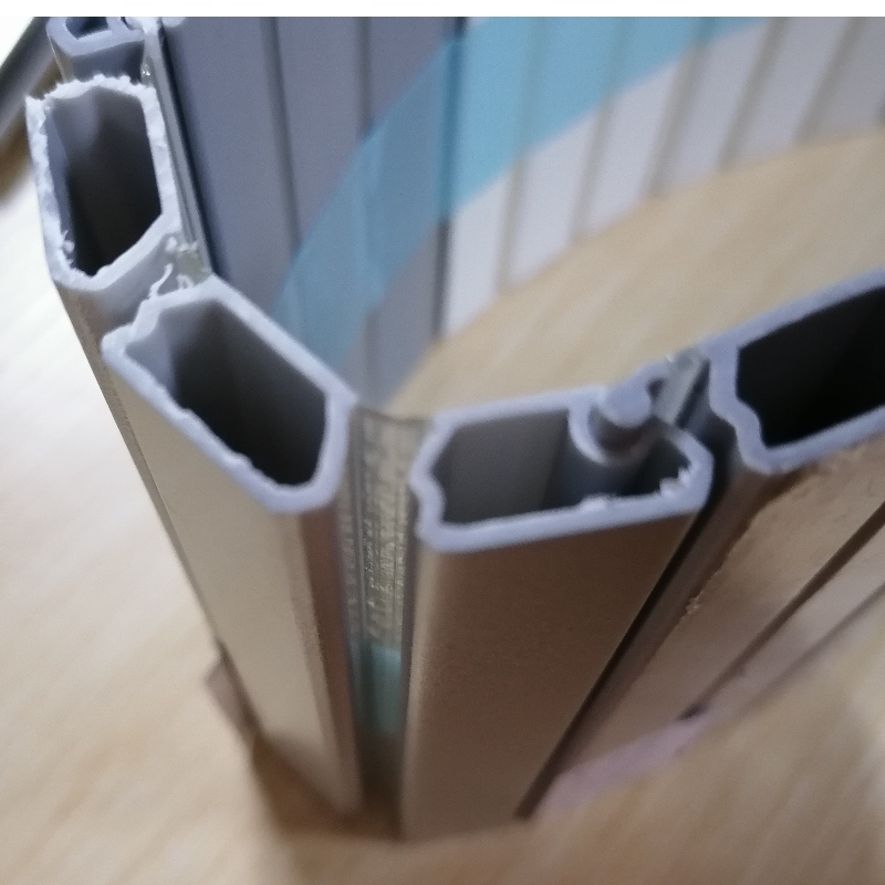 مصاريع الأسطوانة البلاستيكية المقاومة للحريق مصاريع الشرائح البلاستيكية المقذوفة شريحة الملف الشخصي البلاستيكية لباب الخزانة