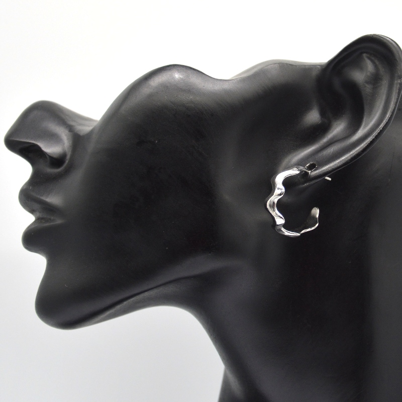 أقراط تموج الماء على شكل حرف C ، أزياء نسائية وأقراط أنيقة ، أقراط فضية بسيطة وأنيقة وغير رسمية ومتعددة الاستخدامات. الصين مصنع تجه...