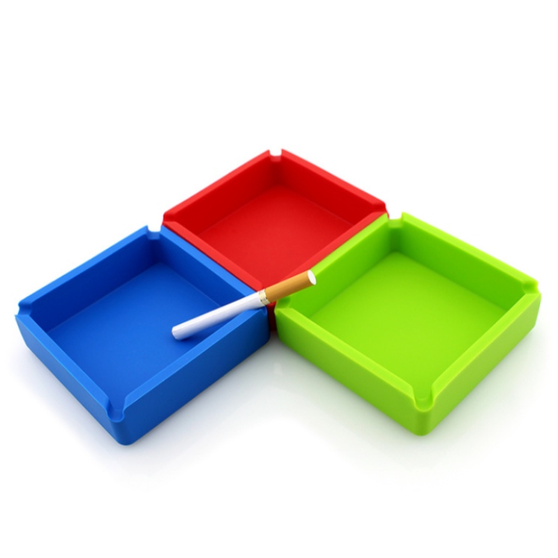 منفضة سجائر مربعة كبيرة