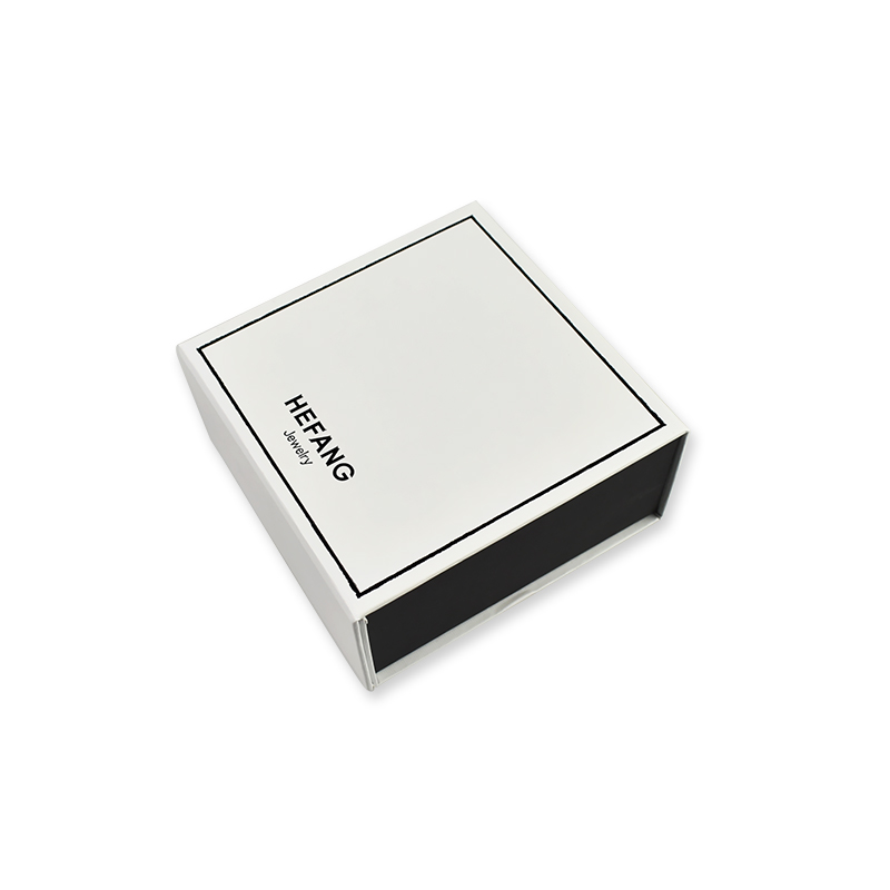 مربع والمجوهرات