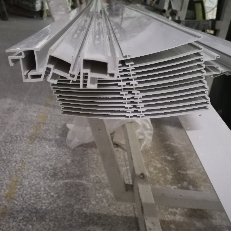 لماذا يتم استخدام أنابيب PVC المخصصة أو القياسية على نطاق واسع لمجموعة كبيرة ومتنوعة من الصناعات؟