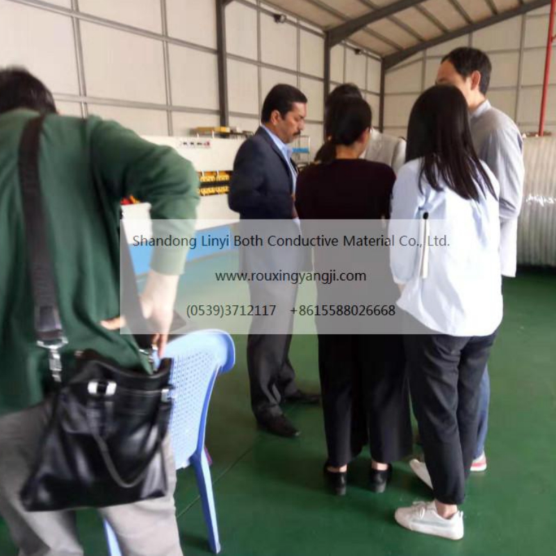 العملاء من الشرق الأوسط بزيارة شركتنا