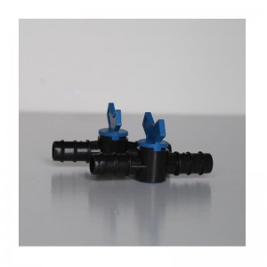 قبل دفن اتصال صمام البولي ايثيلين بالقطارة