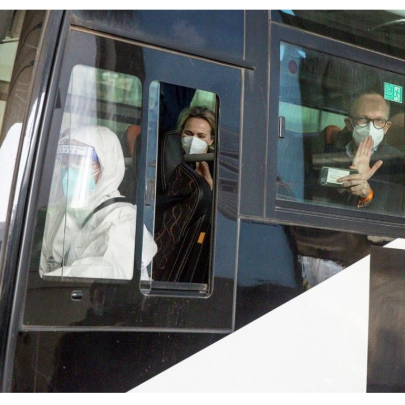 الذي يصل فريق منظمة الصحة العالمية لتتبع أصالة الفيروسات في ووهان