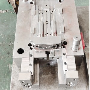 حجم مخصص عالية السرعة تصنيع الصلب قطع غيار السيارات البلاستيك حقن صب