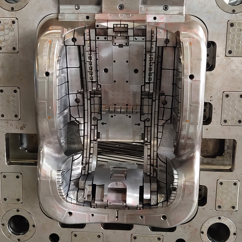 مواصلة فتح الباب أمام المستثمرين الأجانب