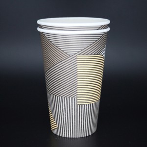 كوب قهوة ورقية واحدة يمكن التخلص منها