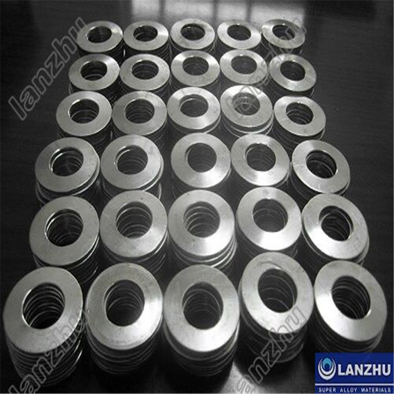 تطبيق نوع جديد من المواد المضادة للتآكل والتكنولوجيا في المركبات العسكرية