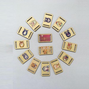 بطاقة صغيرة خشبية