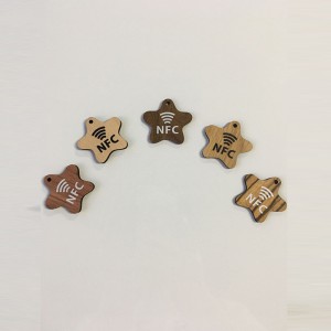 بطاقة خشبية على شكل خاص