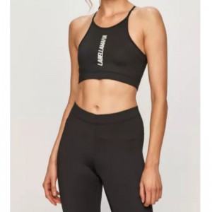 بدلة رياضية تناسب ضيق