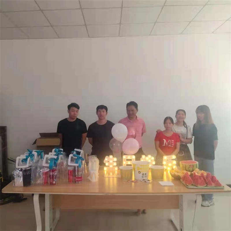 حفلة عيد ميلاد مفتوحة لزميلنا الجميل