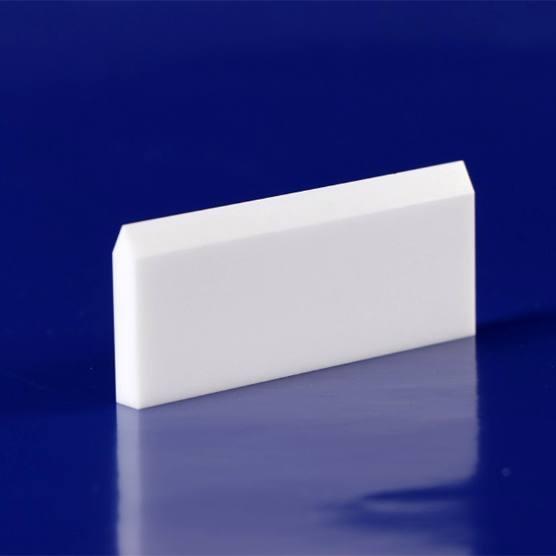 ما هي تطبيقات Zirconia Culamic Cutters?