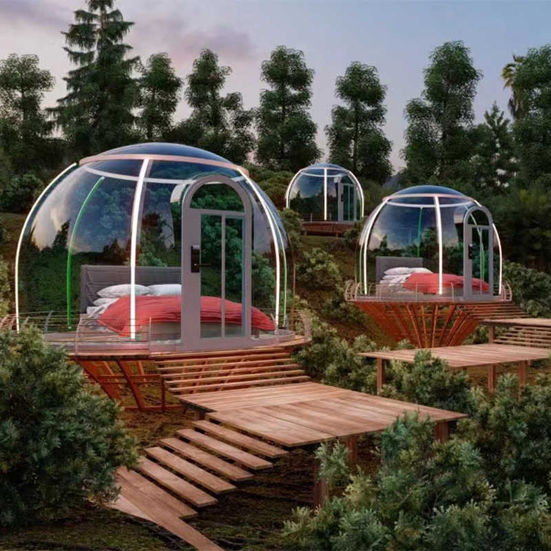 الأثاث الرعوي في الهواء الطلق ينضح سحر فريد.