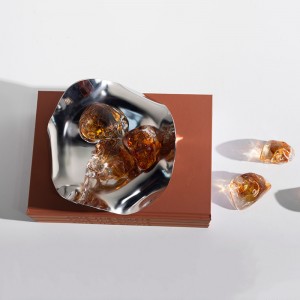 صينية فضية متموجة